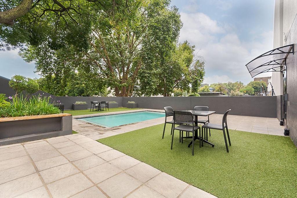 Urban Oasis Apartments At The Bolton جوهانسبورغ المظهر الخارجي الصورة